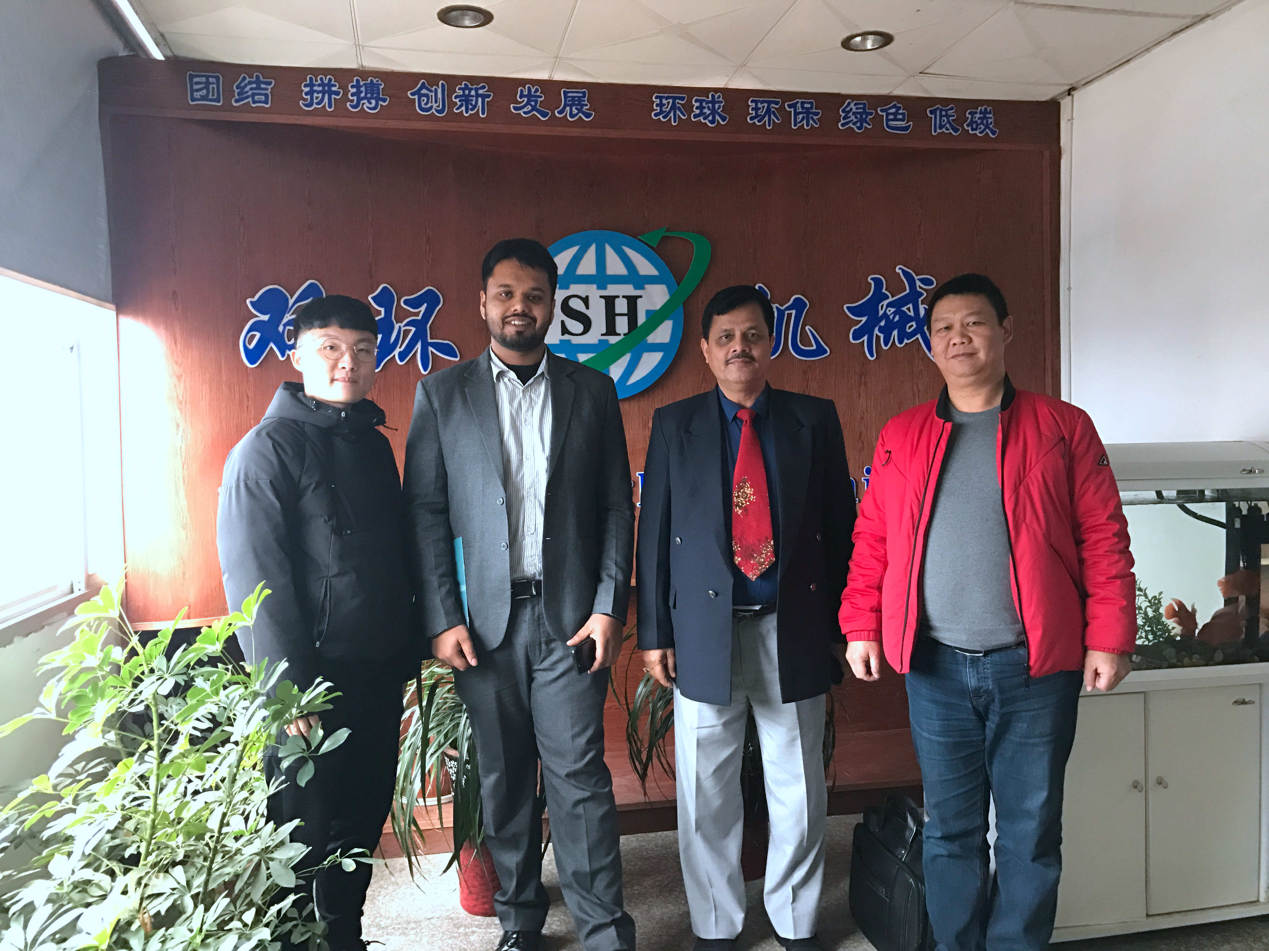 印度玻璃纖維生產(chǎn)試管設備客戶來訪